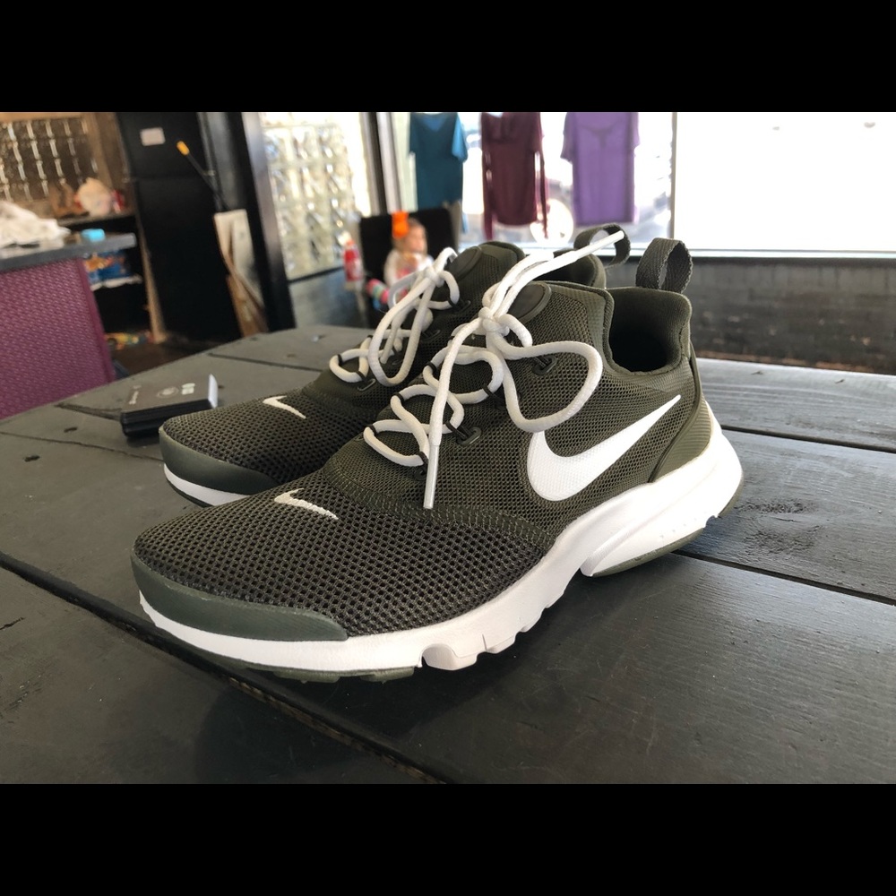 Boy’s Nike Presto Fly Sneakers